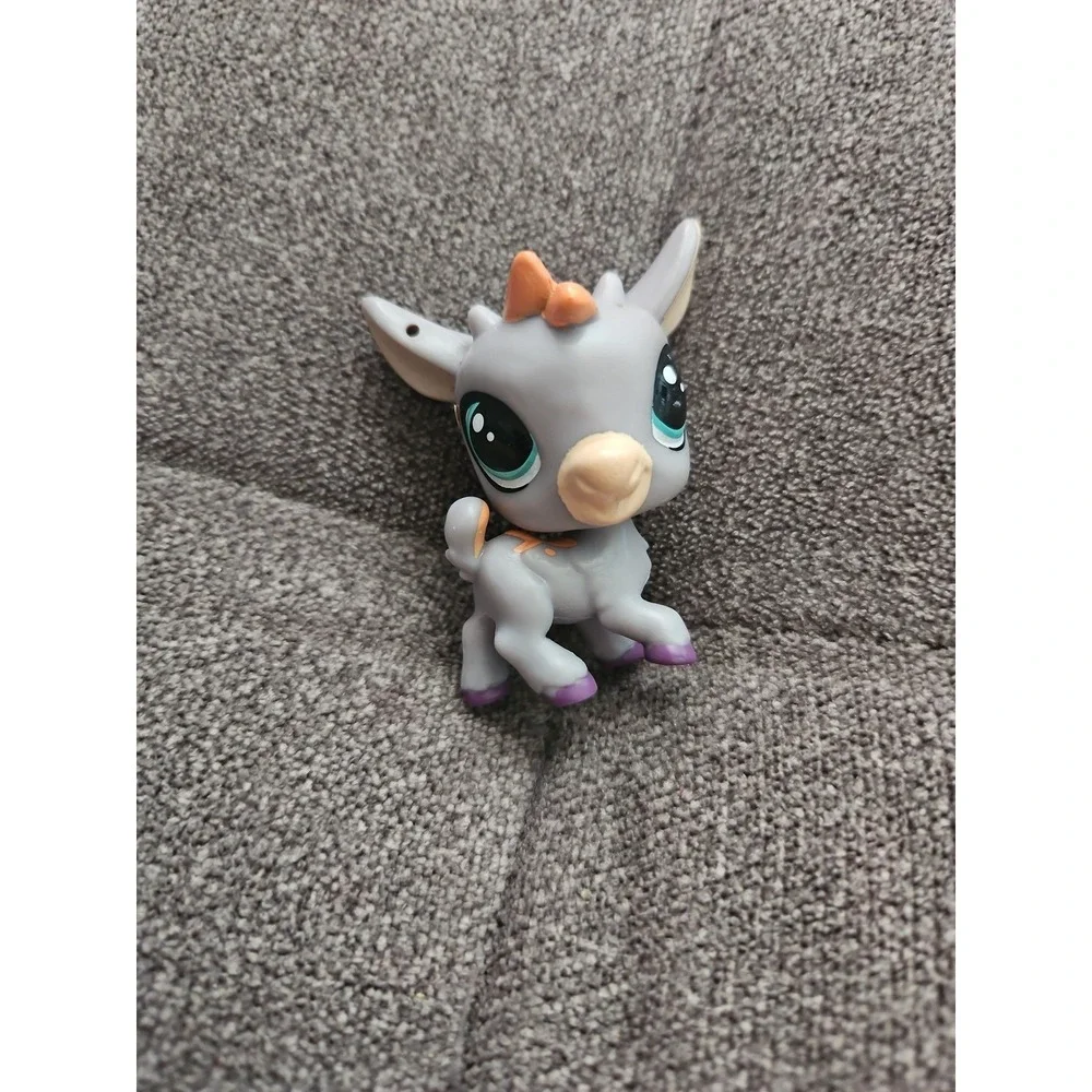 Authentic Littlest Pet Shop LPS #2389 Gray Goat Purple Hooves Orange Horns